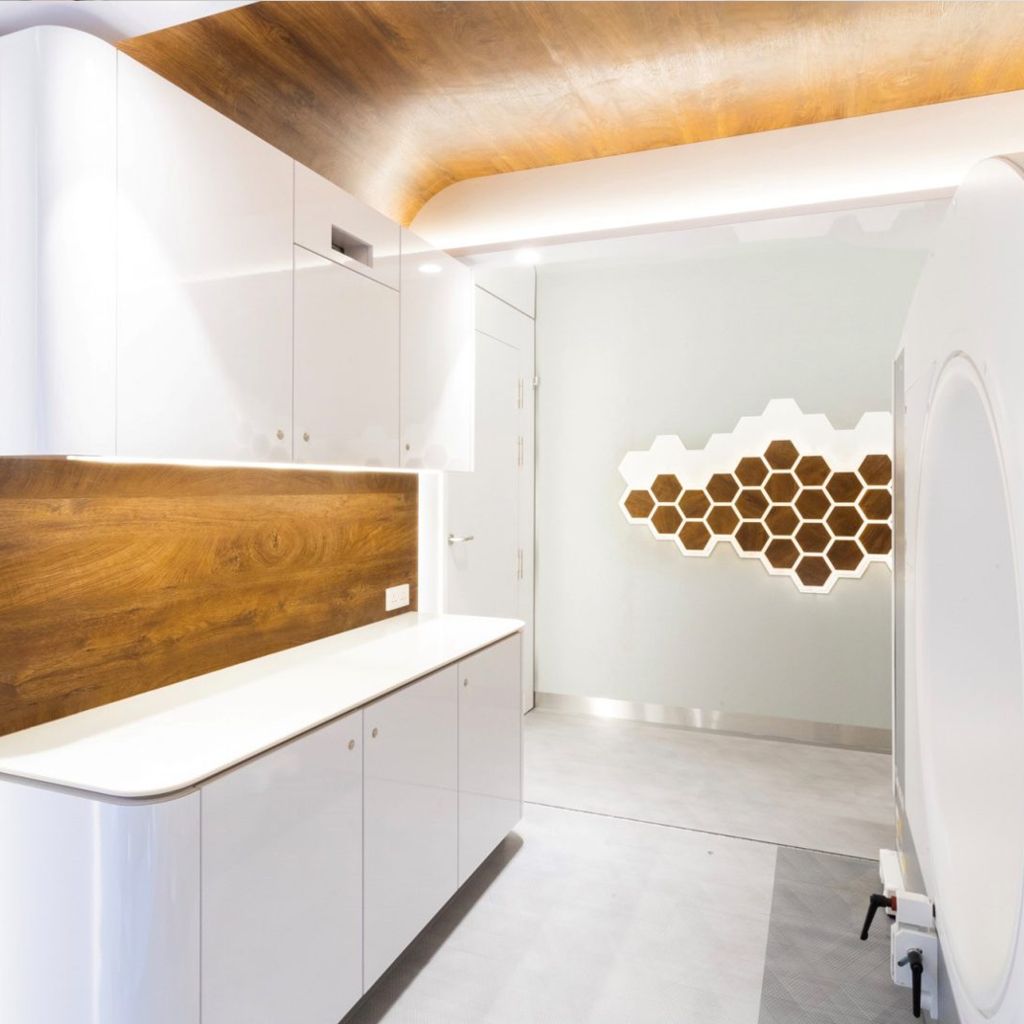 Mobiele CT-scan unit interieur foto - foto Mike Tekst & Beeld